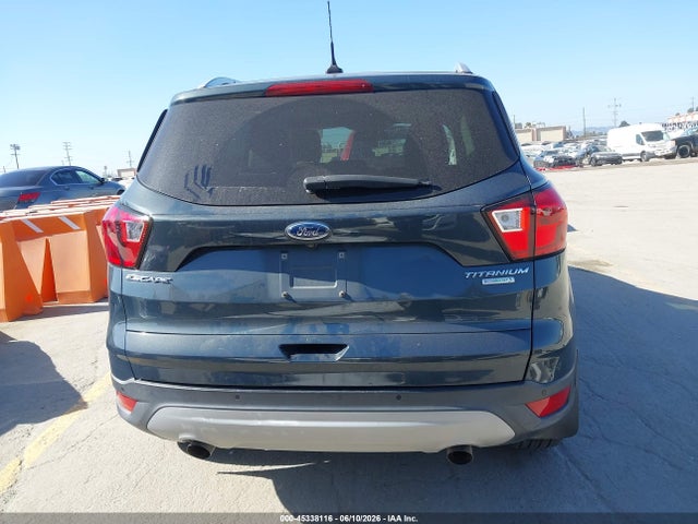 1FMCU0J95KUA63939 Ford Escape Titanium