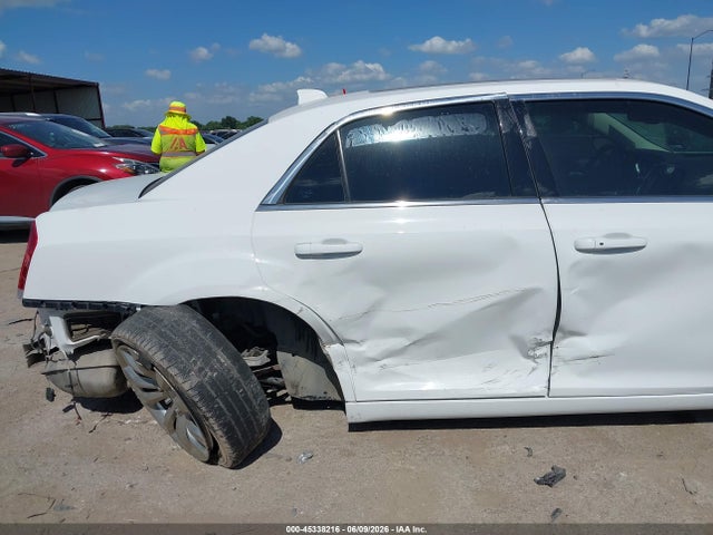 45338216 :رقم المزاد ، 2C3CCAAG5KH517190 vin ، 2019 Chrysler 300 Touring L مزاد بيع