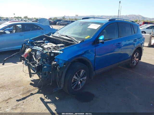 Toyota Rav4 Xle 2017 JTMWFREV4HD097144 Image 2