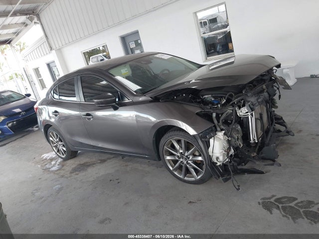 Продаж на аукціоні авто 2018 Mazda Mazda3 Touring, vin: 3MZBN1V33JM175924, номер лоту: 45338407