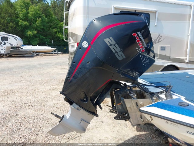 45338424 :رقم المزاد ، PNS20344C000 vin ، 2000 Blazer Boat مزاد بيع
