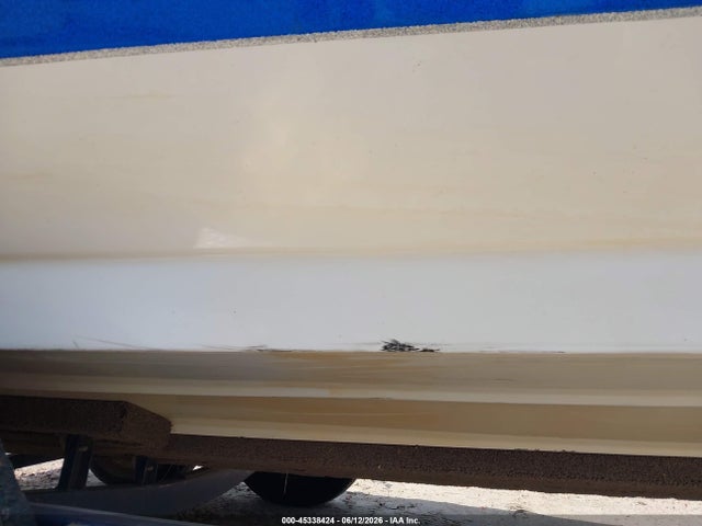 45338424 :رقم المزاد ، PNS20344C000 vin ، 2000 Blazer Boat مزاد بيع