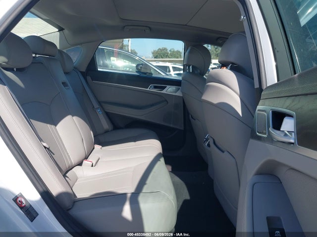 Genesis G80 3.8 2019 KMTFN4JE1KU323967 Image 8