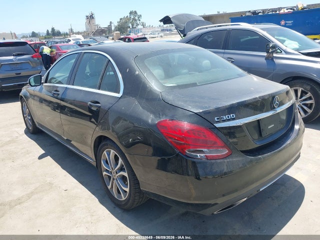 45338649 :رقم المزاد ، 55SWF4JB5HU220990 vin ، 2017 Mercedes-benz C 300 مزاد بيع