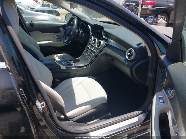45338649 :رقم المزاد ، 55SWF4JB5HU220990 vin ، 2017 Mercedes-benz C 300 مزاد بيع