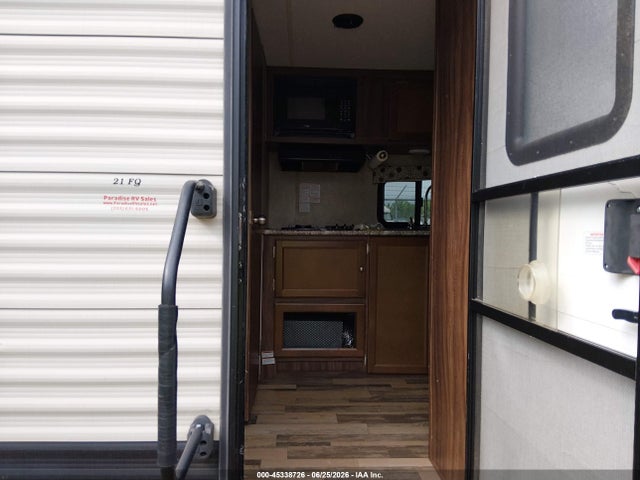 45338726 :رقم المزاد ، 5ZT2CWKB3HJ113835 vin ، 2017 Coachmen Clipper 21fq مزاد بيع