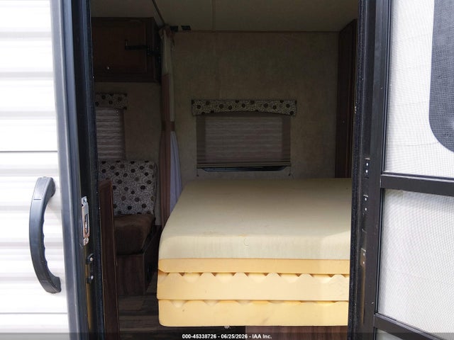 45338726 :رقم المزاد ، 5ZT2CWKB3HJ113835 vin ، 2017 Coachmen Clipper 21fq مزاد بيع