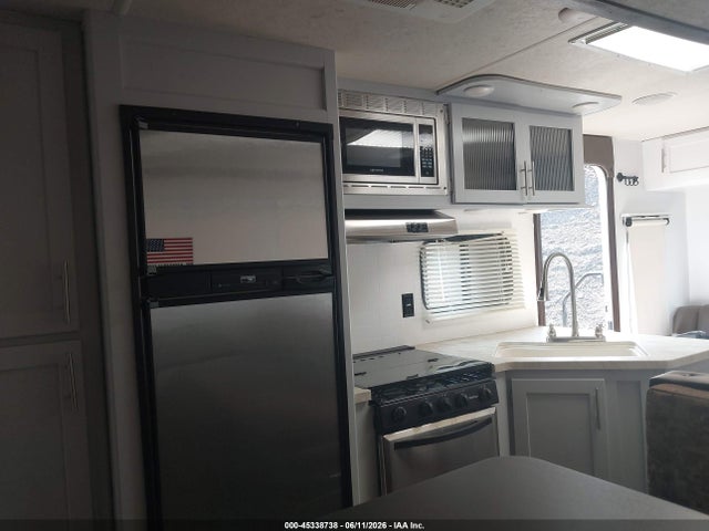 2018 Forest River Cherokee Grey Wolf Limited 26rl Travel Trailer მანქანა იყიდება აუქციონზე, vin: 4X4TCKB29JK044528, აუქციონის ნომერი: 45338738