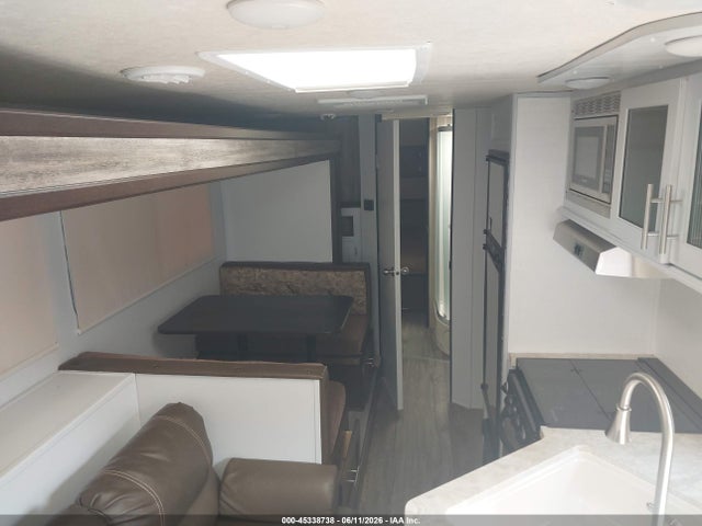 2018 Forest River Cherokee Grey Wolf Limited 26rl Travel Trailer მანქანა იყიდება აუქციონზე, vin: 4X4TCKB29JK044528, აუქციონის ნომერი: 45338738