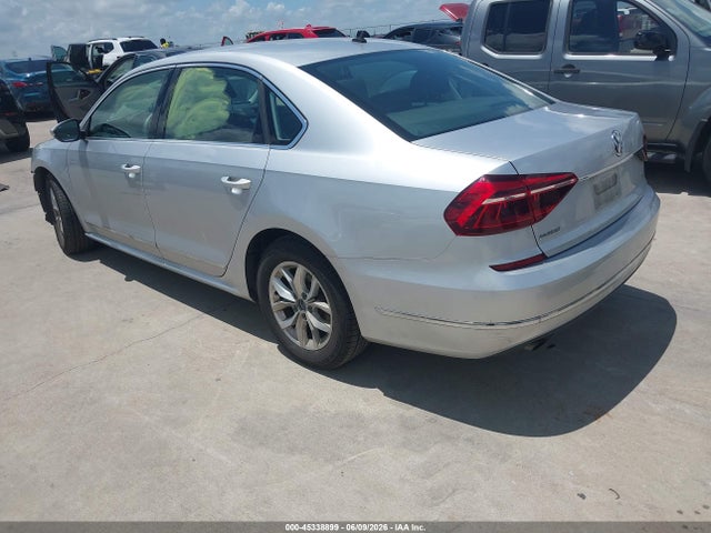 2017 Volkswagen Passat 1.8t S მანქანა იყიდება აუქციონზე, vin: 1VWAT7A32HC056171, აუქციონის ნომერი: 45338899
