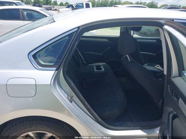 2017 Volkswagen Passat 1.8t S მანქანა იყიდება აუქციონზე, vin: 1VWAT7A32HC056171, აუქციონის ნომერი: 45338899