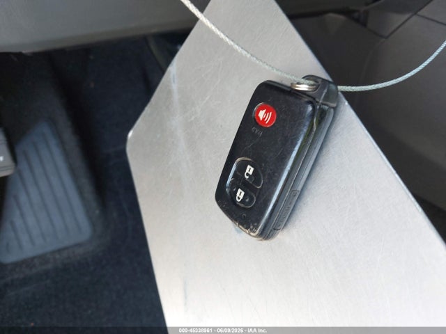 45338961 :رقم المزاد ، JTDZN3EU8EJ015143 vin ، 2014 Toyota Prius V Three مزاد بيع