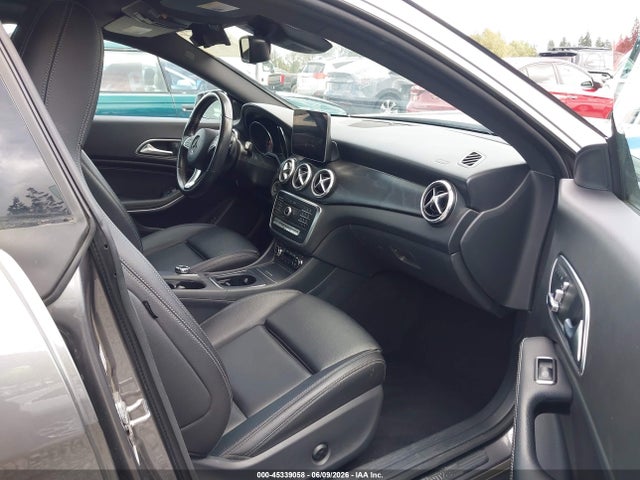 WDDSJ4GB6KN727224 Mercedes-Benz CLA 250 4MATIC
