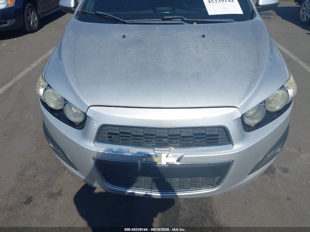 45339144 :رقم المزاد ، 1G1JC6SH2F4199225 vin ، 2015 Chevrolet Sonic Lt Auto مزاد بيع
