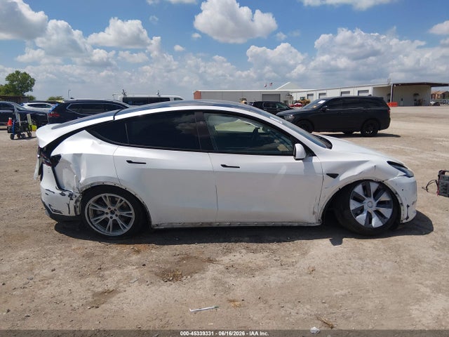 Продаж на аукціоні авто 2024 Tesla Model Y Long Range Dual Motor All-wheel Drive, vin: 7SAYGDEE3RA282370, номер лоту: 45339331
