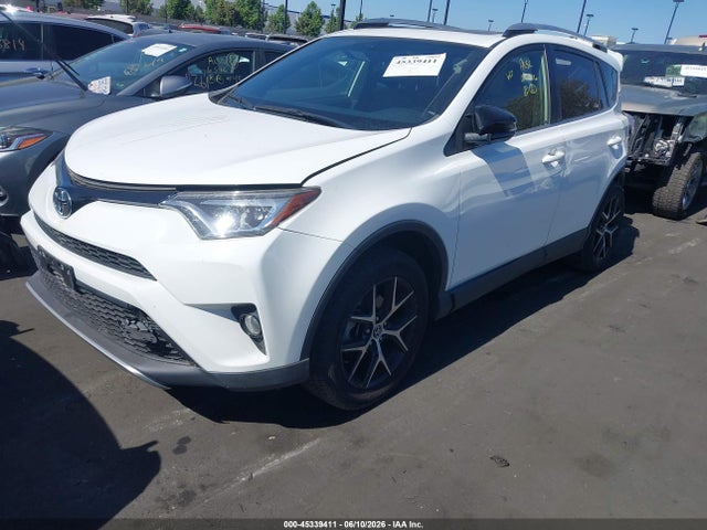 Toyota RAV4 SE 2016 JTMJFREV2GJ072267 Image 2