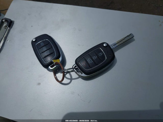 KM8J3CA45GU088282 Hyundai TUCSON SE