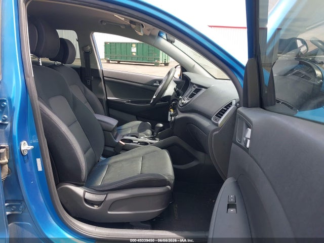 KM8J3CA45GU088282 Hyundai TUCSON SE