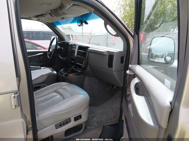 45339469 :رقم المزاد ، 1GDFG15T641133582 vin ، 2004 Gmc Savana Upfitter مزاد بيع