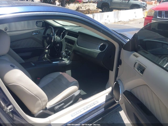 Продажа на аукционе авто 2011 Ford Mustang V6 Premium, vin: 1ZVBP8AM2B5105856, номер лота: 45339553