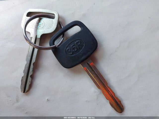 45339583 :رقم المزاد ، 5TBRT3419YS120299 vin ، 2000 Toyota Tundra Sr5 V8 مزاد بيع