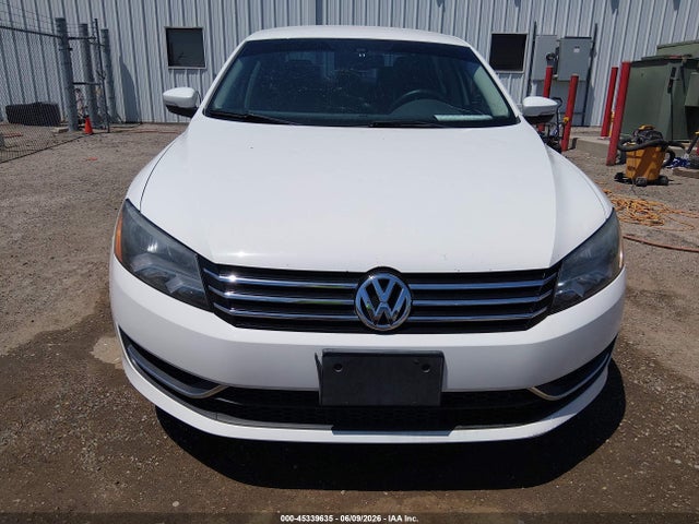 1VWBT7A3XEC112020 Volkswagen Passat 1.8t Se