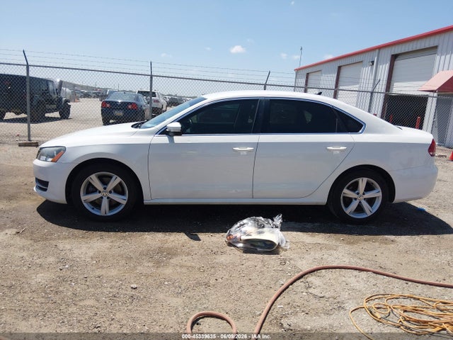 1VWBT7A3XEC112020 Volkswagen Passat 1.8t Se