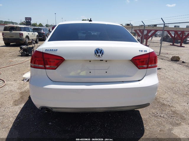1VWBT7A3XEC112020 Volkswagen Passat 1.8t Se