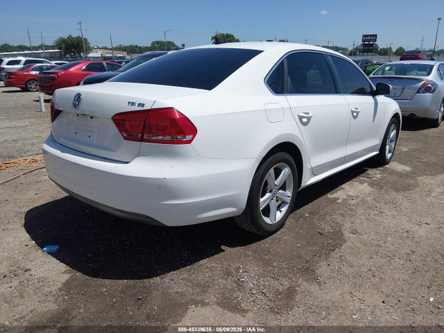 1VWBT7A3XEC112020 Volkswagen Passat 1.8t Se