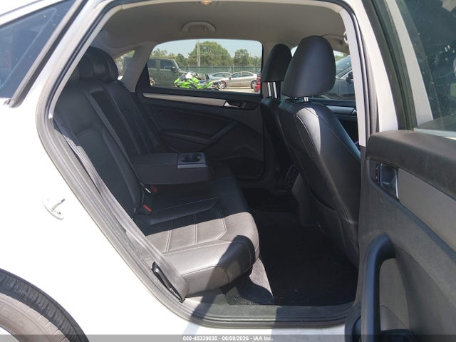 1VWBT7A3XEC112020 Volkswagen Passat 1.8t Se