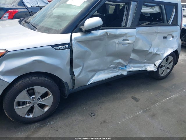 KIA Soul 2016 KNDJN2A22G7858556 Image 6