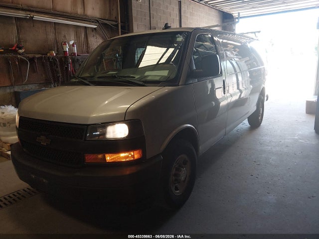 Chevrolet Express 3500 Work Van 2018 1GCZGHFP8J1341924 Image 2