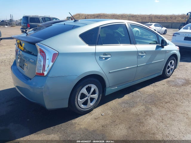 Toyota Prius Three 2015 JTDKN3DU0F1869192 Image 4