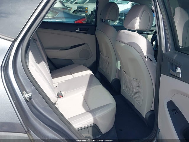 KM8J23A41JU682653 Hyundai TUCSON SE