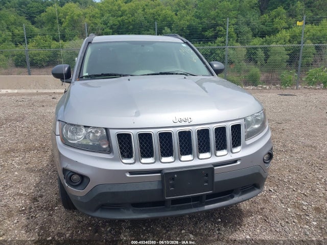 45340380 :رقم المزاد ، 1C4NJDBB4GD670999 vin ، 2016 Jeep Compass Sport مزاد بيع