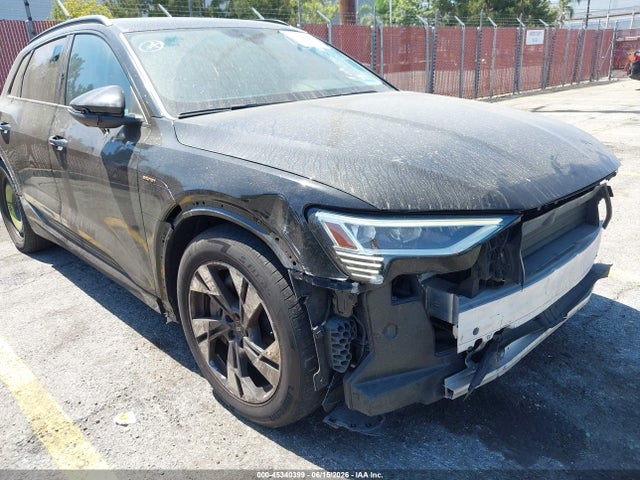 WA1AAAGE5MB028762 Audi E-tron Premium Quattro
