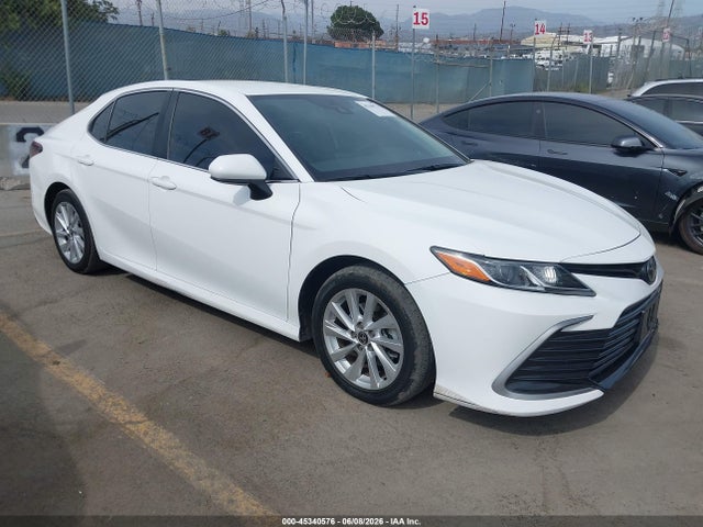 Toyota CAMRY LE 2022 4T1C11AK6NU498751 zdjęcie główne