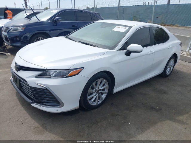 Toyota CAMRY LE 2022 4T1C11AK6NU498751 Image 2