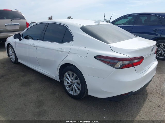 Toyota CAMRY LE 2022 4T1C11AK6NU498751 Image 3