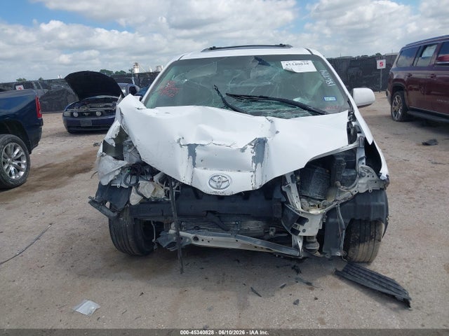 2012 Toyota Sienna Xle V6 8 Passenger მანქანა იყიდება აუქციონზე, vin: 5TDYK3DC2CS186774, აუქციონის ნომერი: 45340828