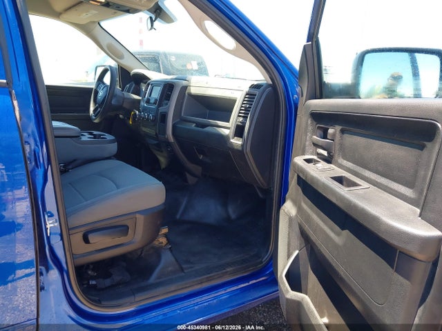 45340981 :رقم المزاد ، 1C6RR7KG9JS293104 vin ، 2018 Ram 1500 Tradesman  4x4 5'7 Box مزاد بيع