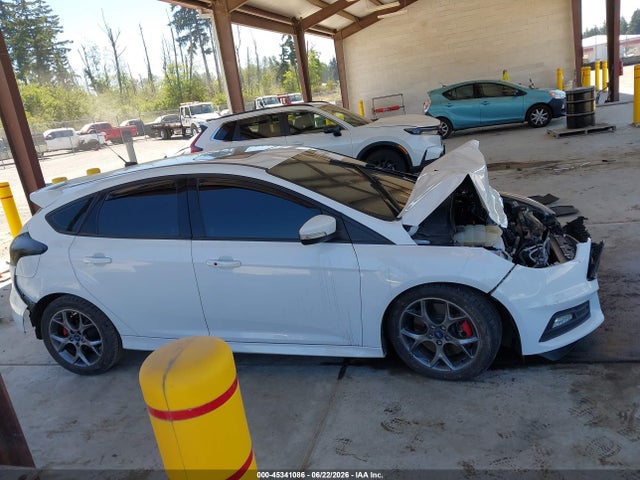 Ford FOCUS ST 2015 1FADP3L92FL281689 Image 14