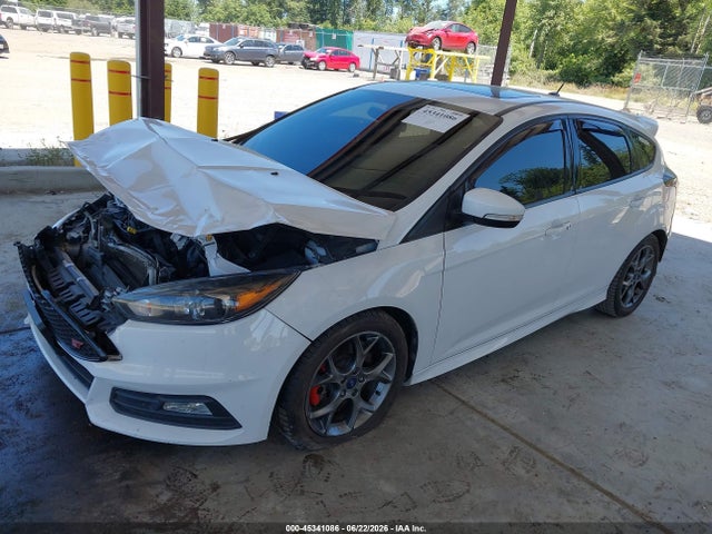 Ford FOCUS ST 2015 1FADP3L92FL281689 Image 2