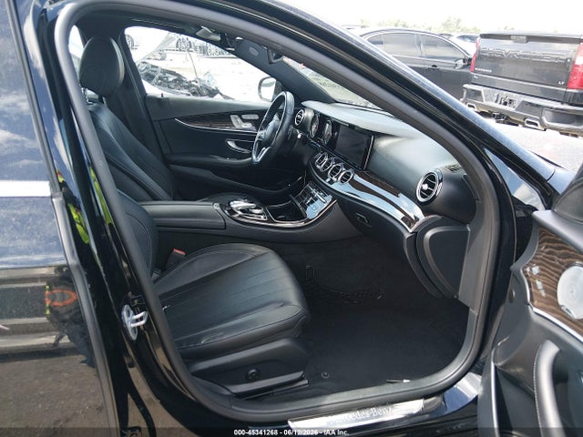 2019 Mercedes-benz E 300 მანქანა იყიდება აუქციონზე, vin: WDDZF4JB2KA617058, აუქციონის ნომერი: 45341268