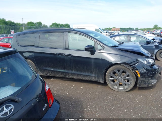 45341271 :رقم المزاد ، 2C4RC1EG8KR588815 vin ، 2019 Chrysler Pacifica Touring L Plus مزاد بيع