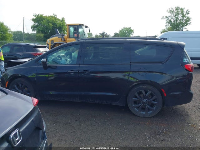 45341271 :رقم المزاد ، 2C4RC1EG8KR588815 vin ، 2019 Chrysler Pacifica Touring L Plus مزاد بيع
