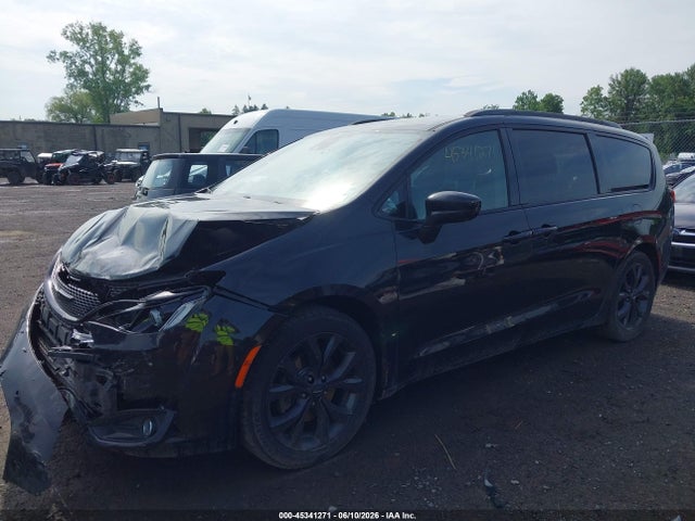 45341271 :رقم المزاد ، 2C4RC1EG8KR588815 vin ، 2019 Chrysler Pacifica Touring L Plus مزاد بيع