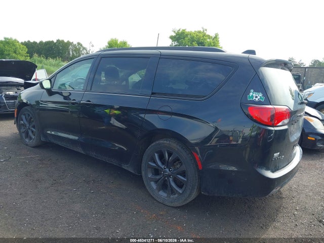 45341271 :رقم المزاد ، 2C4RC1EG8KR588815 vin ، 2019 Chrysler Pacifica Touring L Plus مزاد بيع