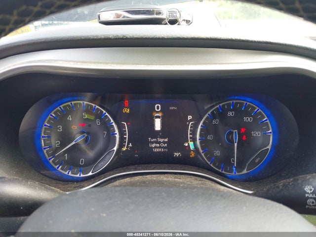 45341271 :رقم المزاد ، 2C4RC1EG8KR588815 vin ، 2019 Chrysler Pacifica Touring L Plus مزاد بيع