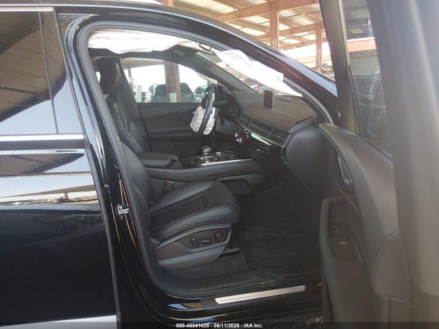 Audi Q7 3.0t Premium 2018 WA1LAAF70JD030088 Image 5
